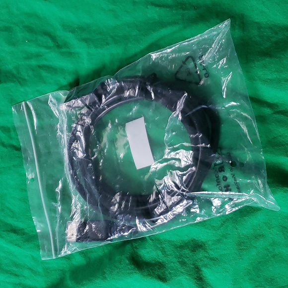 Displayport 1.2 to HDMI Cable M/M 6 ft. black New - Picture 3 of 4